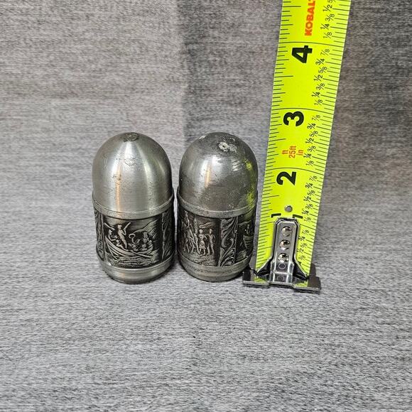 Vintage Pewter Metal Colonial Sword Knights Horses Salt Pepper Shakers 2.5" - Picture 5 of 5